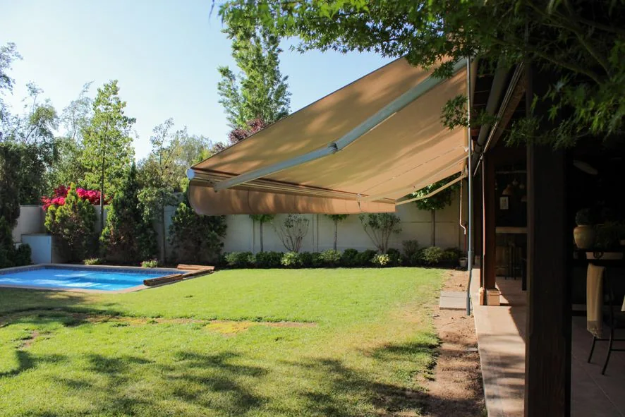 Toldo proyectante · jardín — Decotip